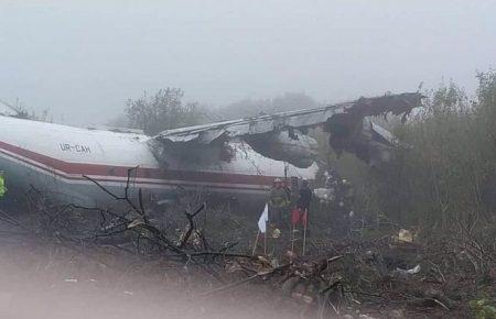 Біля Львова військовий літак АН-12 здійснив аварійну посадку, 5 людей загинули (оновлено)