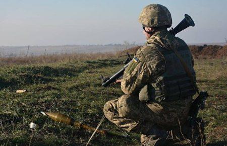 Від початку доби на Донбасі постраждали троє військових — штаб ООС