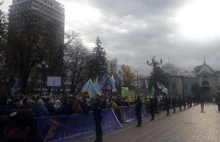 Освітяни протестують біля ВР проти змін до закону про середню освіту