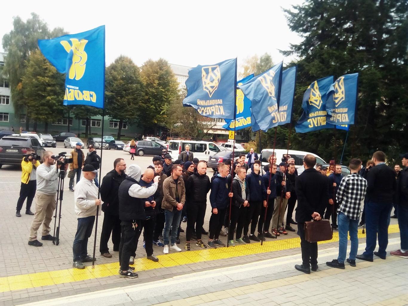 У Рівному пікетували облраду через «формулу Штайнмаєра»