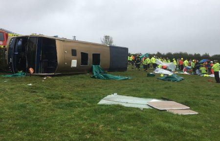 У Британії перекинувся двоповерховий автобус: одна людина загинула та понад 10 постраждали