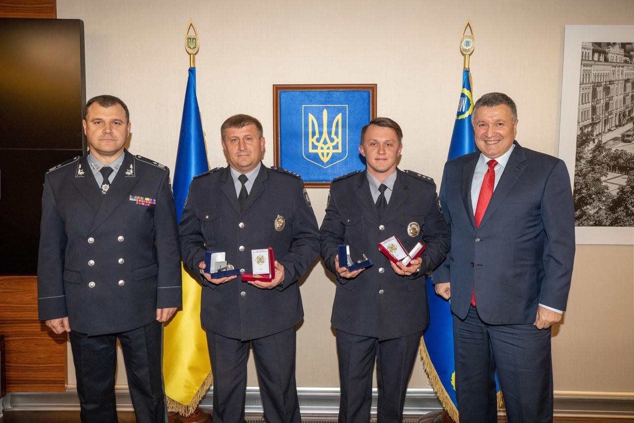 Аваков нагородив поліцейських, що знайшли викрадене на Київщині немовля