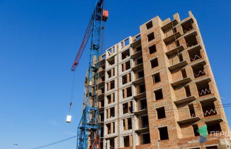 Чекати, поки надасть держава, чи будувати самим: у Харкові обговорили досвід забезпечення житлом переселенців