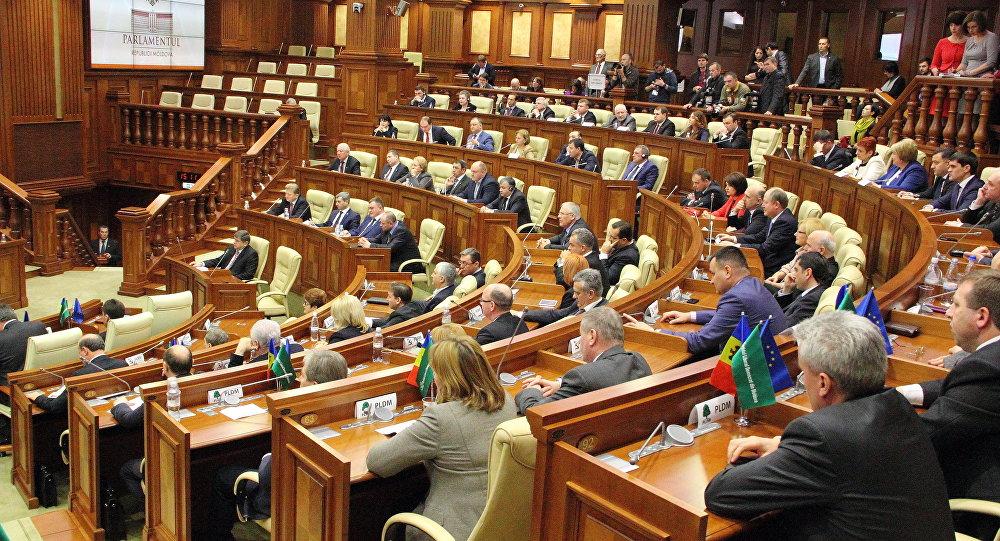 Парламент Молдови оголосив недовіру уряду прем'єрки Санду