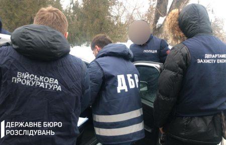 ДБР повідомило про підозру трьом одеським поліцейським через побиття людини