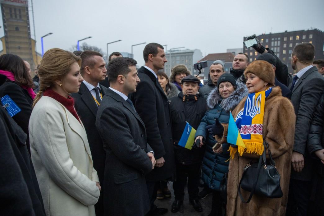 «Повертайтеся в Україну, піднімайте виробництво» — Зеленський на зустрічі з українською громадою в Естонії