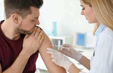 Аутизм та параліч — імунолог спростовує міфи про вакцинацію