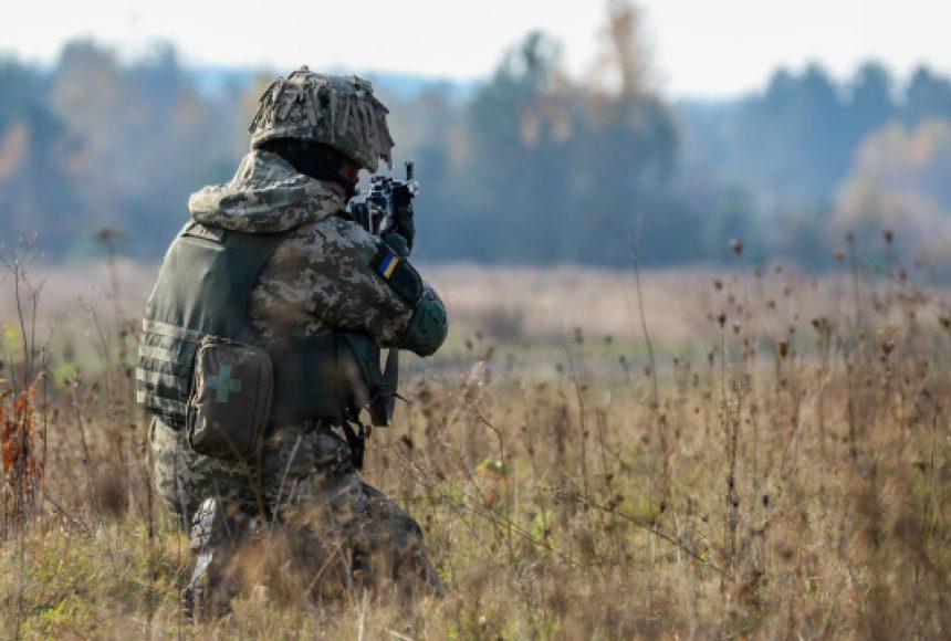 Поранено 7 військових, бойовики стріляли 7 разів — як минула доба на Донбасі