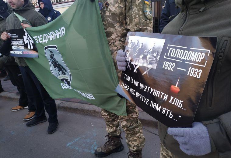 Біля посольства і консульств РФ пройшли акції пам'яті жертв Голодомору
