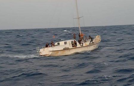 Біля берегів Італії затримали яхту з нелегалами та українським екіпажем — прикордонна служба