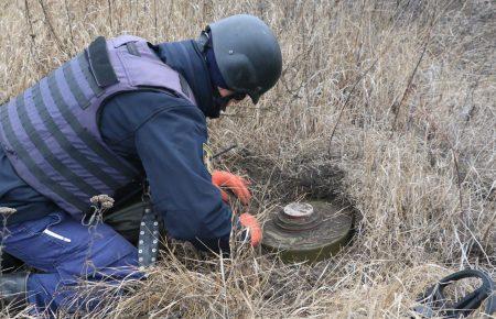 В ГСЧС показали, как происходит разминирование в Петровском (видео)