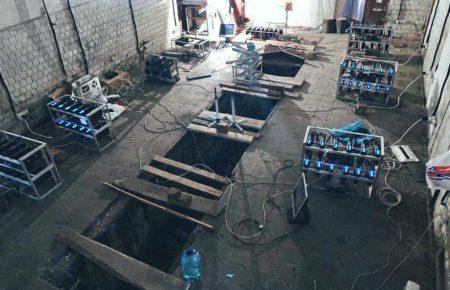 Посадовці Львівської залізниці облаштували на роботі майнінгову ферму