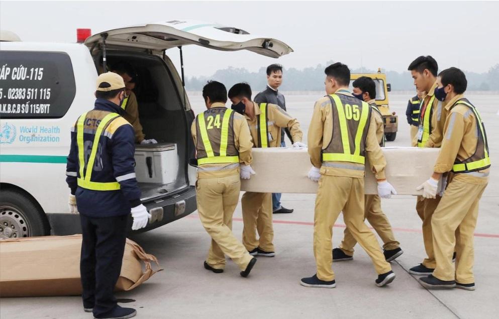 Тіла 39 в'єтнамців, які загинули у Лондоні, повернули на батьківщину