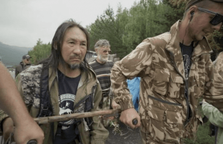 На якутського шамана, який ішов до Москви «виганяти Путіна», відкрили справу за «насильство щодо представника влади»