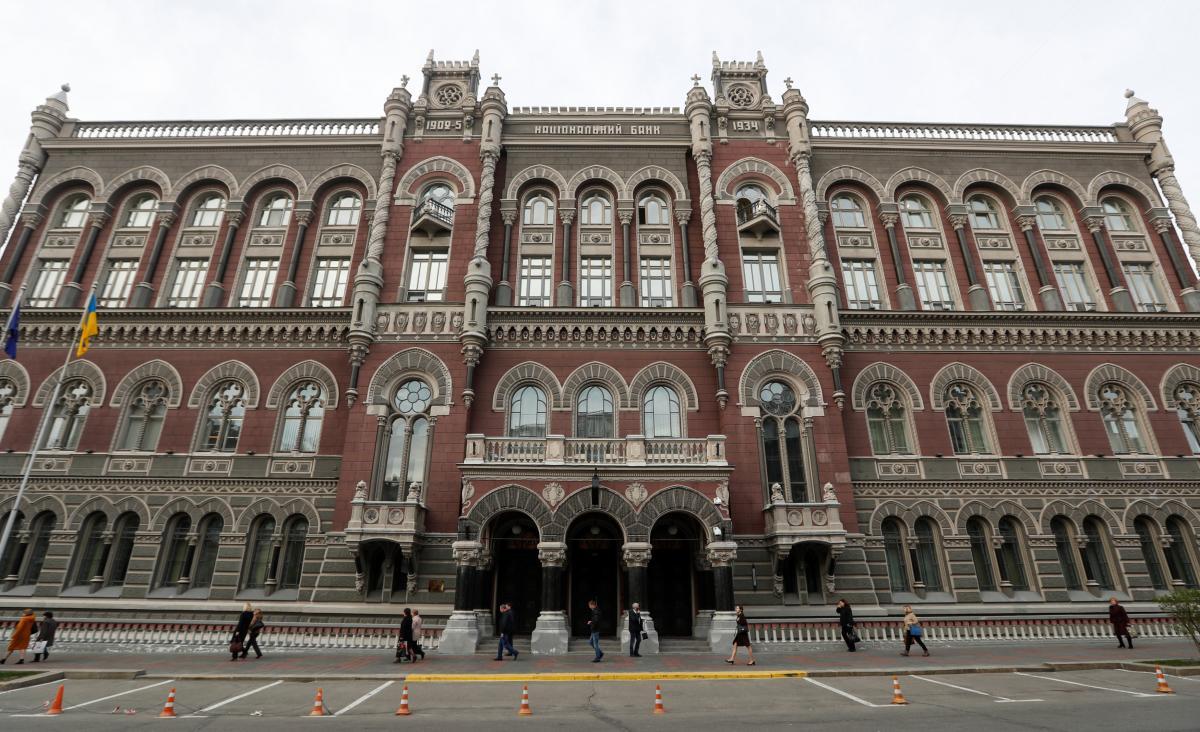 НБУ викупив з ринку рекордну кількість доларів, — гривня все одно зміцнювалася