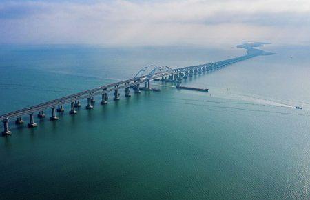 Росія завершила будівництво залізничної частини Кримського мосту на окупованому півострові