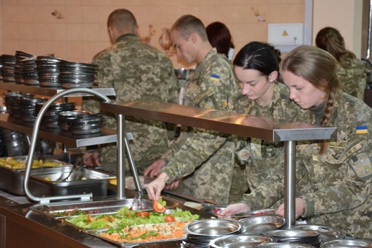 Процес реформування системи харчування військових не зупинявся, хоча позови були й раніше — ветеран Погребиський