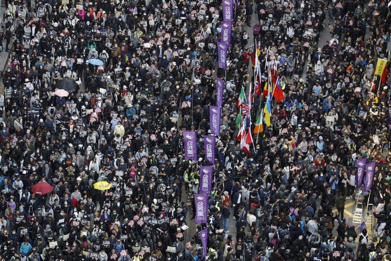 У Гонконзі санкціонована акція протесту зібрала, за словами організаторів, 800 тисяч учасників