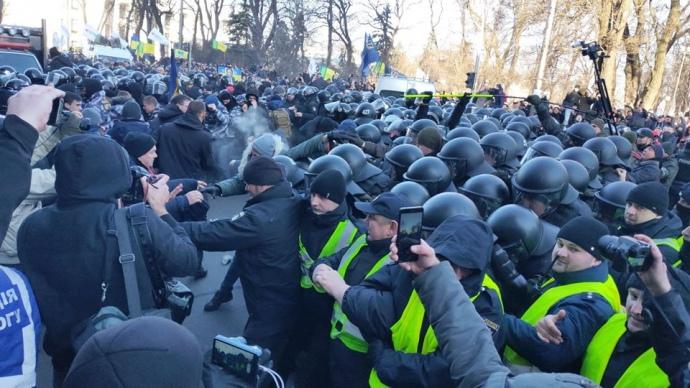 Посольство США про сутички під Радою: «Ми засуджуємо насильство щодо поліції та журналістів»