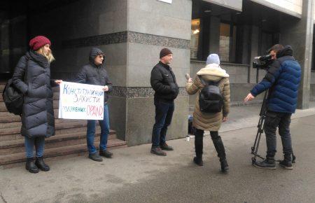 Колишній полонений звернувся до КСУ через призупинення провадження щодо «прокурора ЛНР»