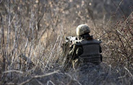 На Донбасі внаслідок обстрілів поранений український військовий — штаб ООС