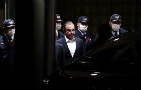 Адвокати ексголови ради директорів Nissan заявили, що нічого не знали про втечу, яку той готував