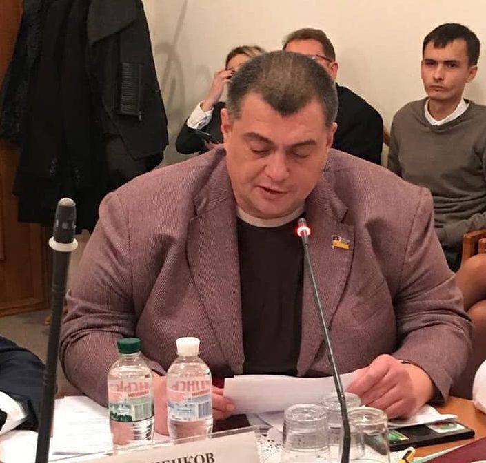 Нардеп-«кварталівець» Корявченков взяв у помічники дружину — Чесно