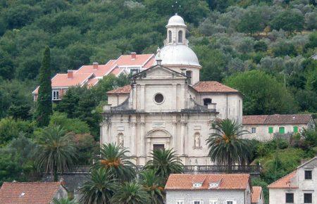 Чому Синод РПЦ порівнює Чорногорську церкву з ПЦУ і називає їх розкольницькими?