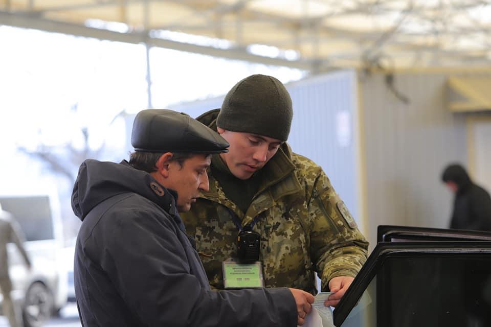 Під час свят прикордонники на КПВВ нестимуть службу у посиленому режимі