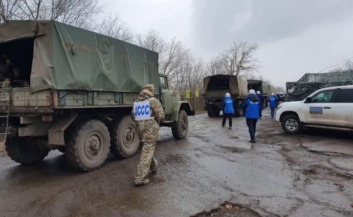 Вимоги бойовиків щодо розведення військ на Донбасі незрозумілі – Центр військово-правових досліджень