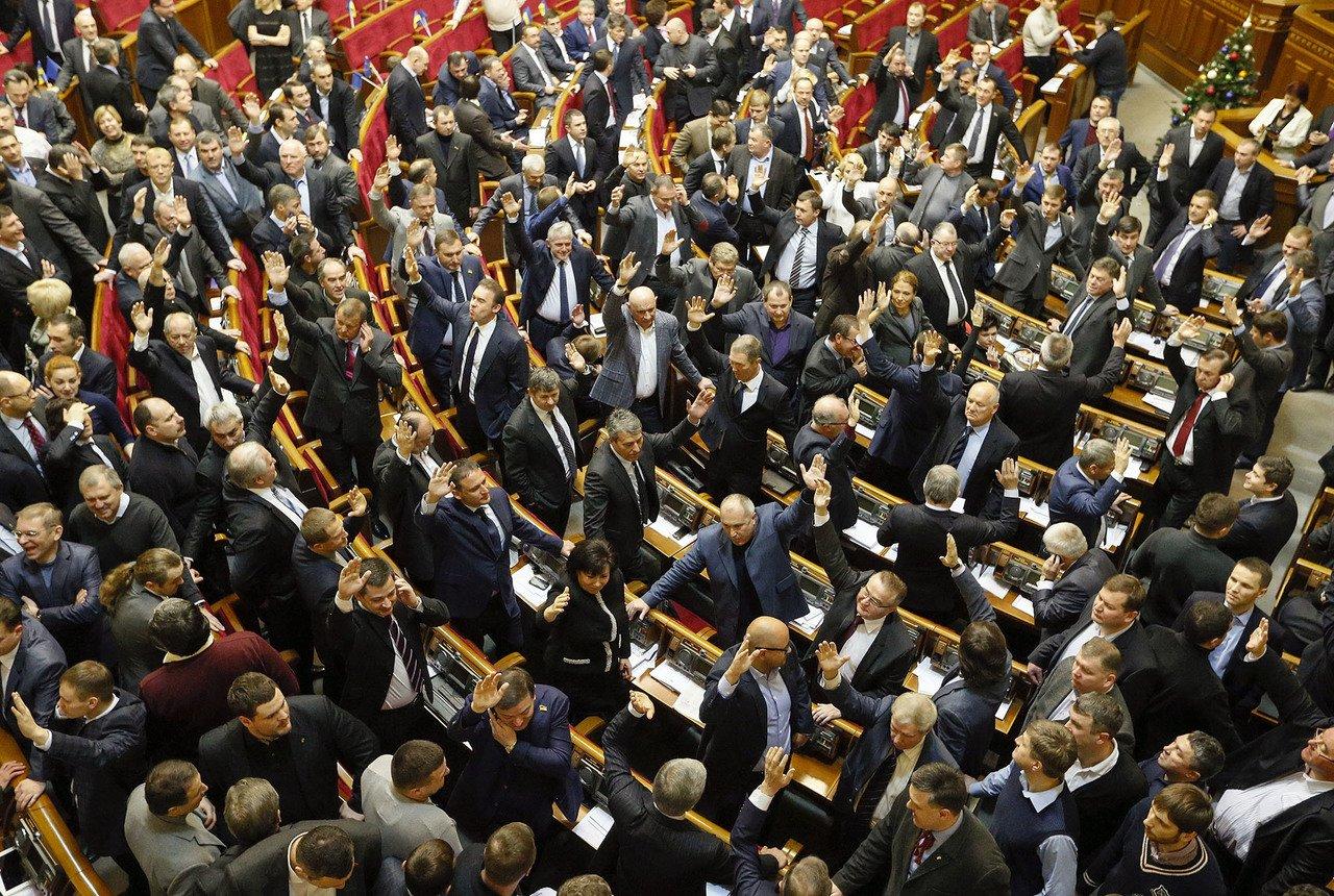 «Диктаторські закони», аби зупинити Майдан: який стосунок до них мають Портнов, Лукаш та нардепи нової Ради