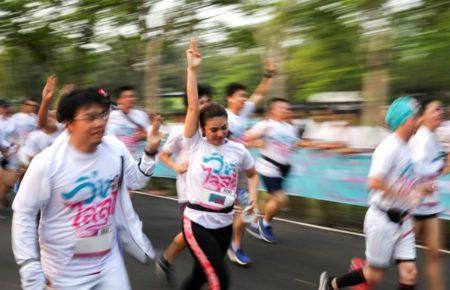 Тисячі таїландців пробігли вулицями Бангкоку «проти диктатури»