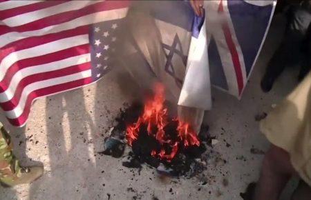 Лідер лейбористів закликав Джонсона провести засідання Ради нацбезпеки Британії через авіаудар США