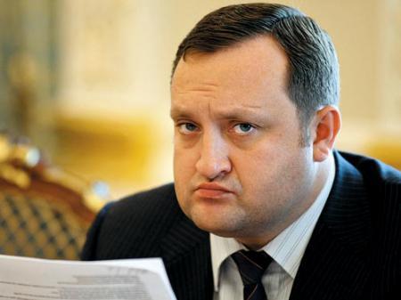 Суд заочно відправив за ґрати ексглаву Нацбанку Арбузова