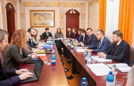 Україна та Британія розпочали перемовини щодо нової угоди про співробітництво