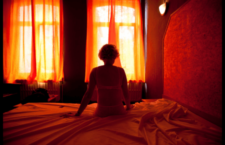 Псевдополіцейські, хамство, насильство — соцпрацівниця розповіла, з чим стикаються жінки у проституції