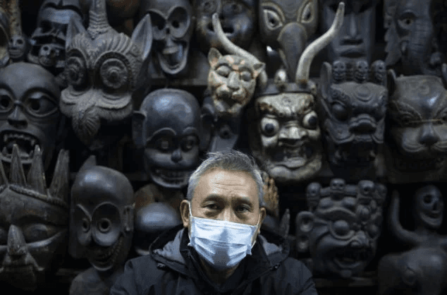 Заражені банани та біозброя з Канади: розвінчуємо фейки про коронавірус