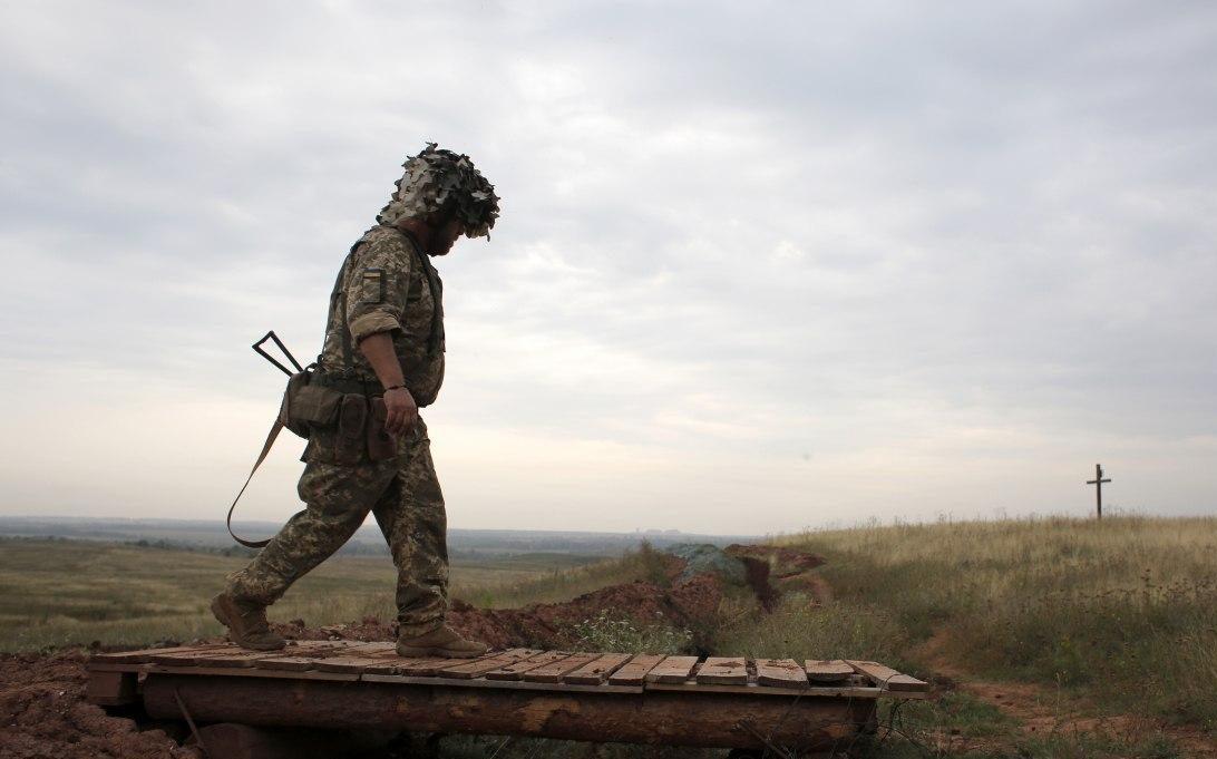 У перший день року бойовики на Донбасі стріляли 3 рази, поранено військового
