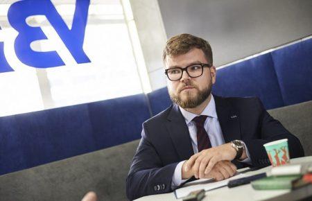 Ротації в «Укрзалізниці» можна розцінювати як політичні ігри — Вовк про звільнення глави УЗ