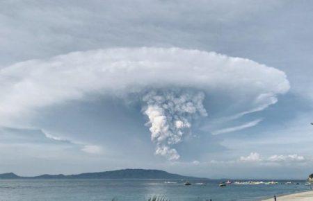 На Філіппінах евакуювали понад 162 000 жителів через загрозу виверження вулкану