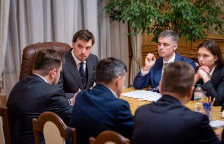 Гончарук доручив організувати евакуацію українців з Китаю