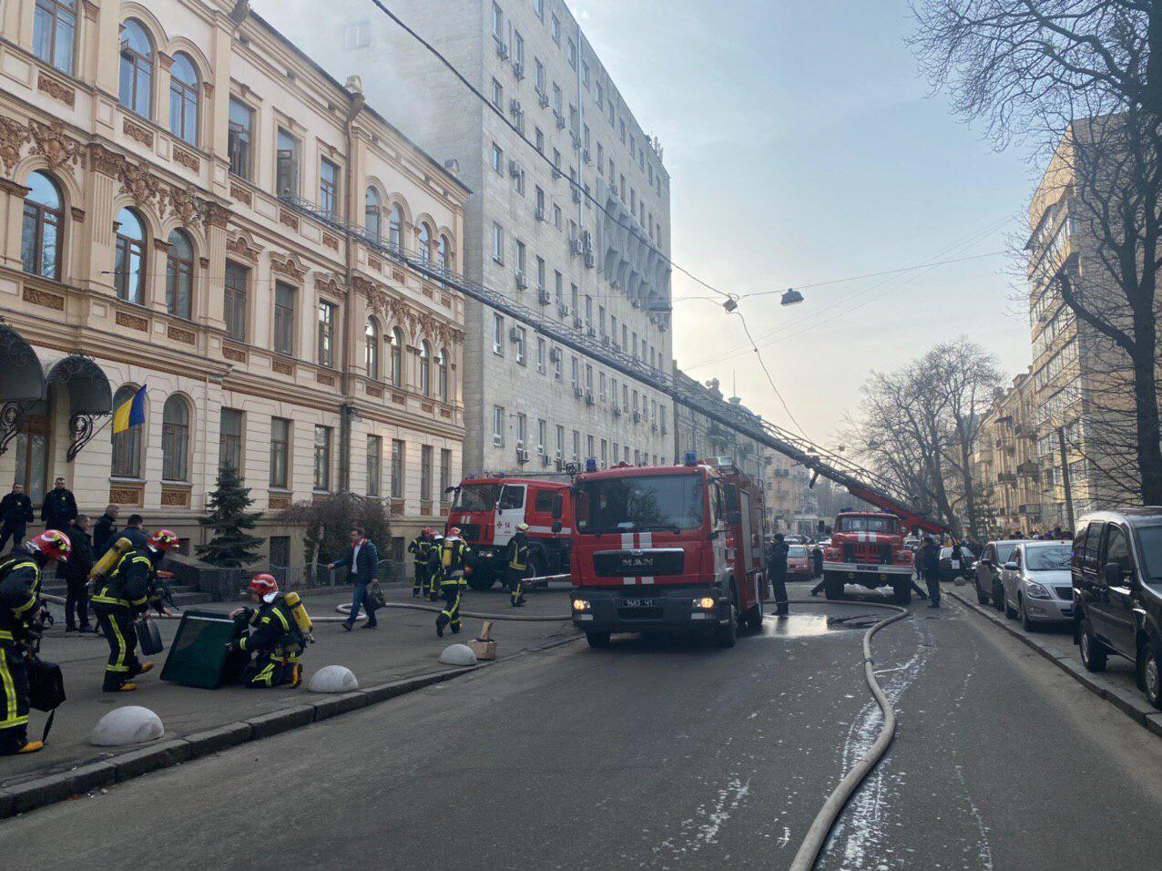 Із будівлі Мінкульту евакуюють людей через задимлення — ДСНС