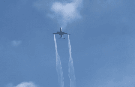 У США літак під час екстреної посадки скинув пальне над школою