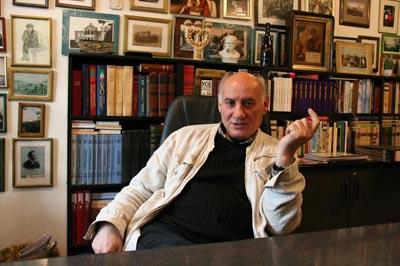 «Це ностальгійна книжка»: письменник Григорій Гусейнов презентує в столиці «Вітер зі Сходу»