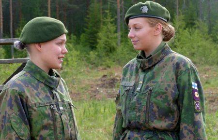 У Фінляндії розглядають можливість військового призову жінок