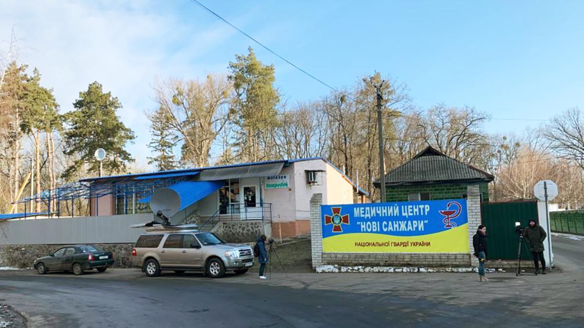 Евакуйованим у Нових Санжарах заборонили передавати продукти