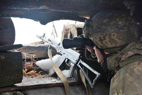 На Донбасі троє військових зазнали поранень і травм