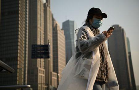 Людям без симптомів інфікування коронавірусом дозволили залишати Ухань — The Guardian