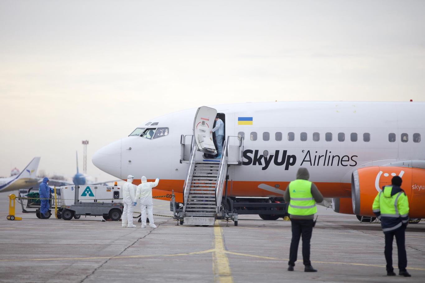 Літак з евакуйованими з Китаю прилетів до Харкова