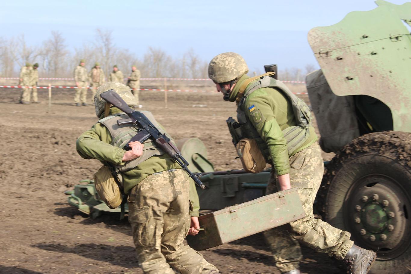 На Донбасі за добу зафіксували 13 обстрілів